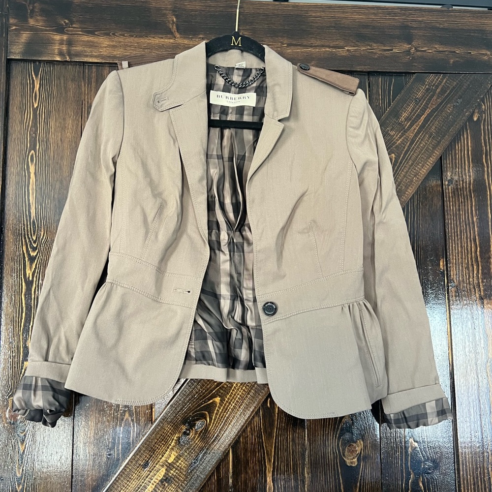 Burberry blazer size 4